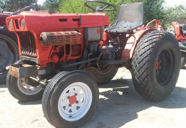 Salvage Tractor - Kubota B6100D
