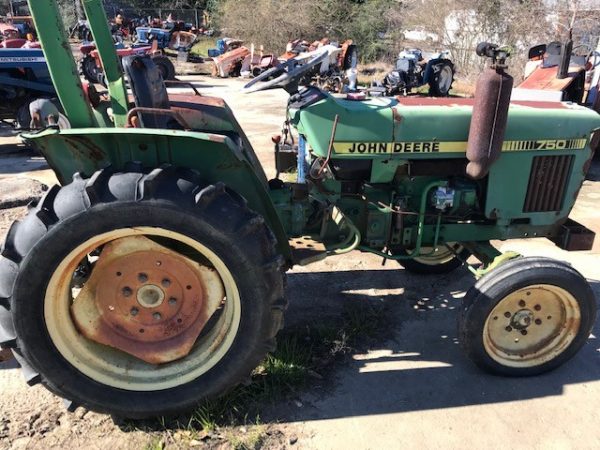 Salvage Tractor - John Deere 750