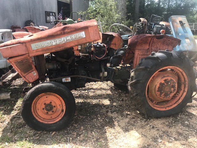 Salvage Tractor - Kubota L260