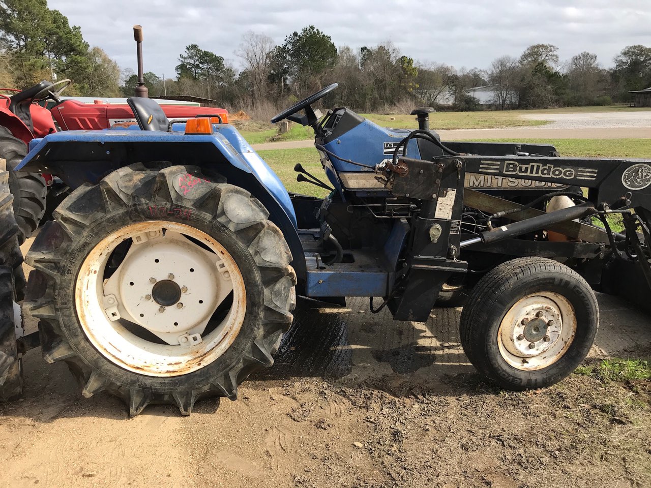 Salvage Tractor - Mitsubishi MT2501D