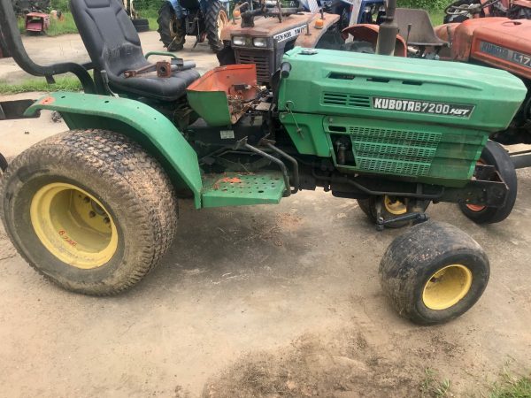 Salvage Tractor - Kubota B7200HST