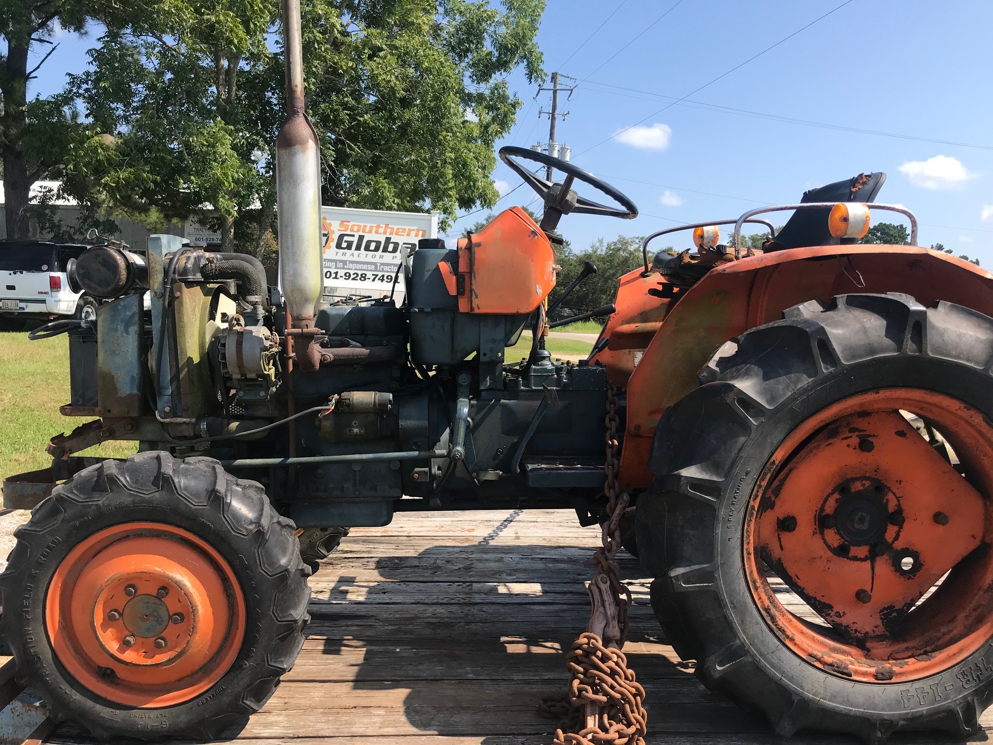Salvage Tractor - Kubota L2201DT