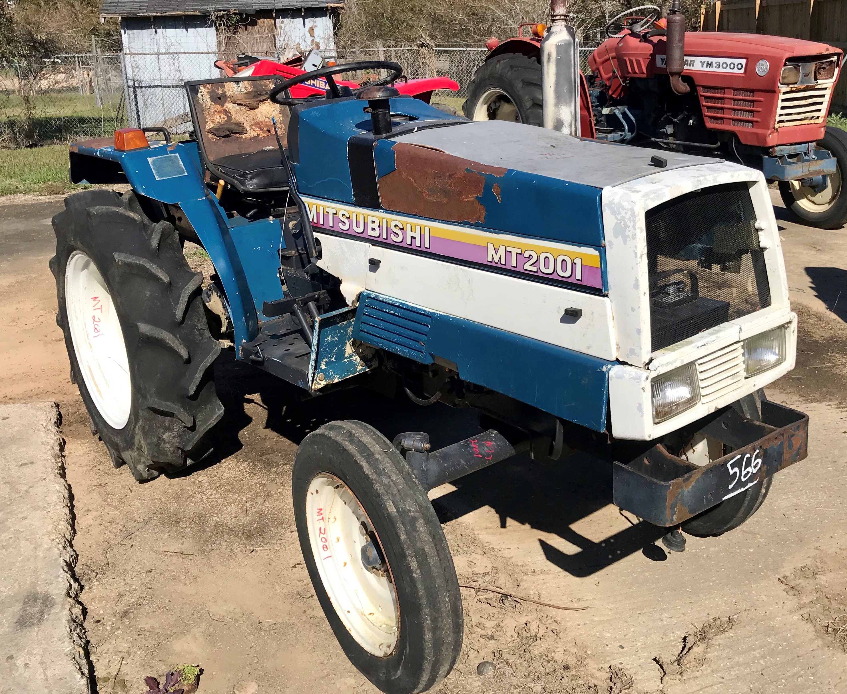 Salvage Tractor - Mitsubishi MT2001D